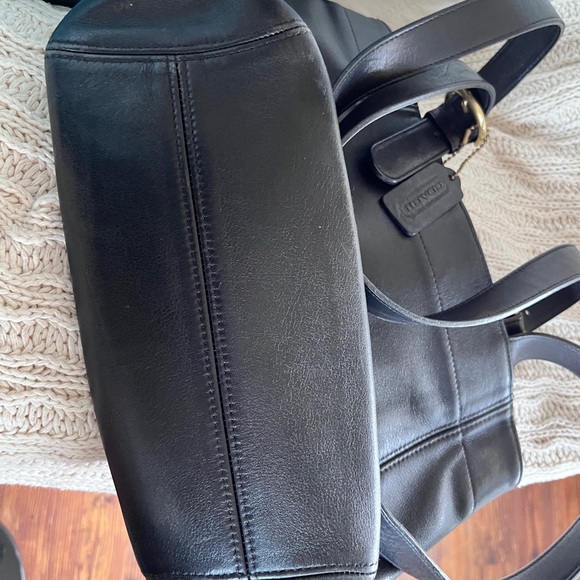 Coach Vintage All Black Leather Double Strap Shoulder Bag. - Picture 5 of 8